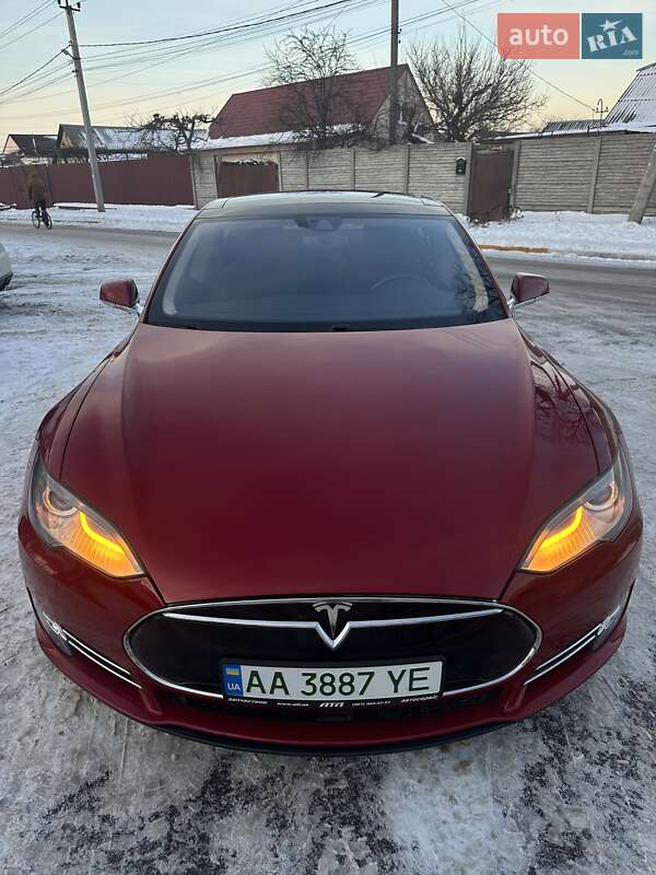 Ліфтбек Tesla Model S 2015 в Києві