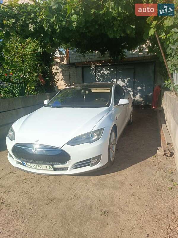 Лифтбек Tesla Model S 2014 в Виннице