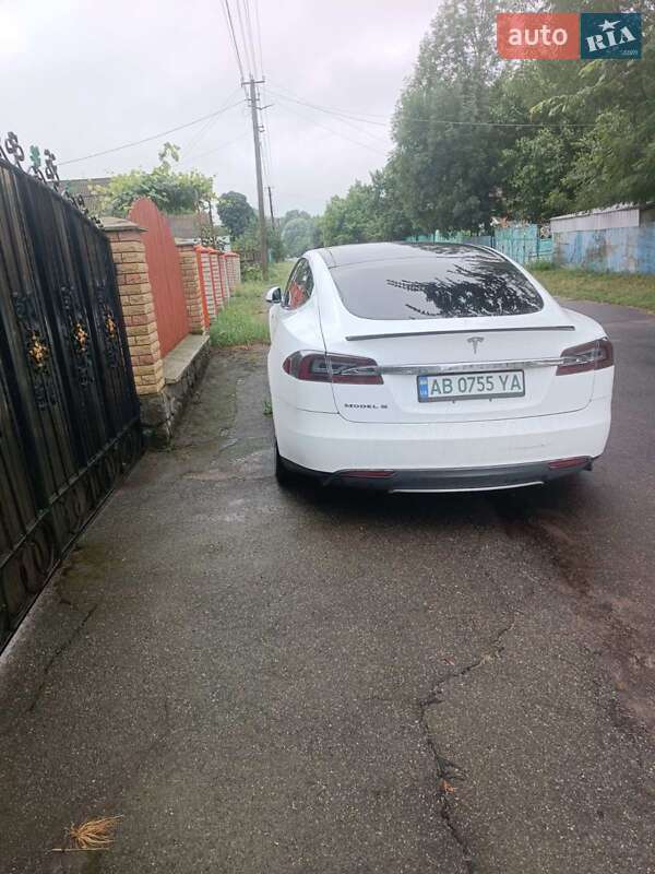 Лифтбек Tesla Model S 2014 в Виннице