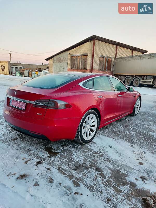 Лифтбек Tesla Model S 2018 в Сарнах