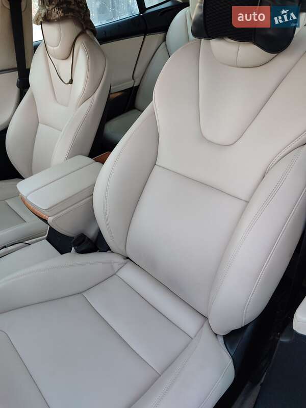 Лифтбек Tesla Model S 2018 в Сарнах