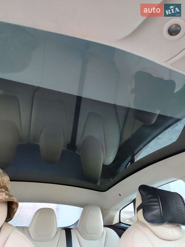 Лифтбек Tesla Model S 2018 в Сарнах