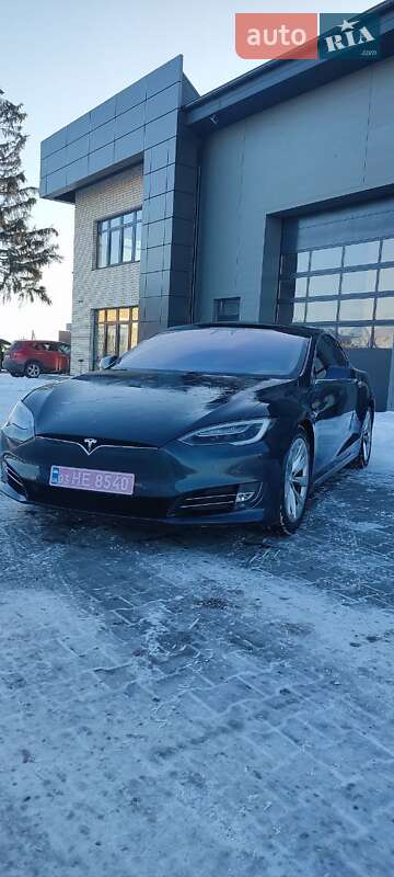 Лифтбек Tesla Model S 2016 в Сарнах