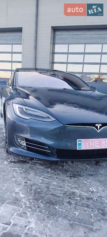 Лифтбек Tesla Model S 2016 в Сарнах