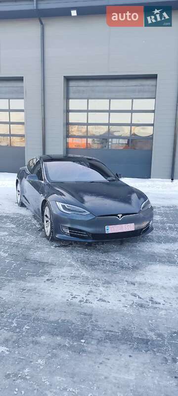 Лифтбек Tesla Model S 2016 в Сарнах