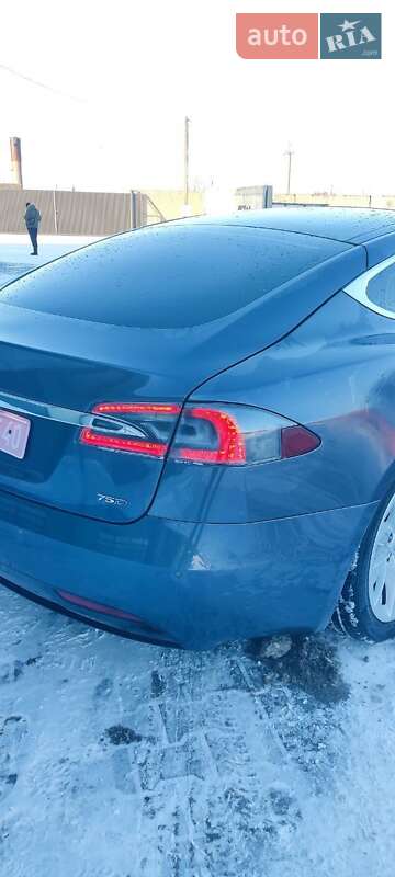 Лифтбек Tesla Model S 2016 в Сарнах
