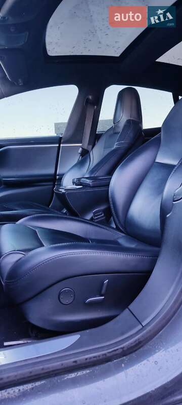 Лифтбек Tesla Model S 2016 в Сарнах