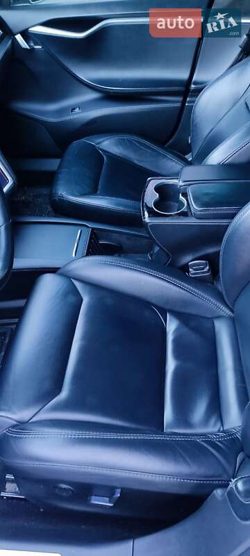 Лифтбек Tesla Model S 2016 в Сарнах