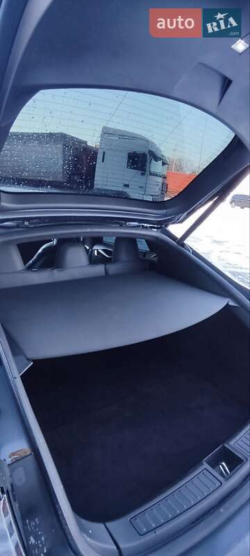 Лифтбек Tesla Model S 2016 в Сарнах