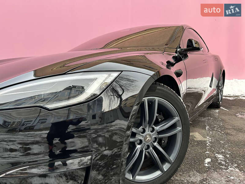 Лифтбек Tesla Model S 2022 в Киеве