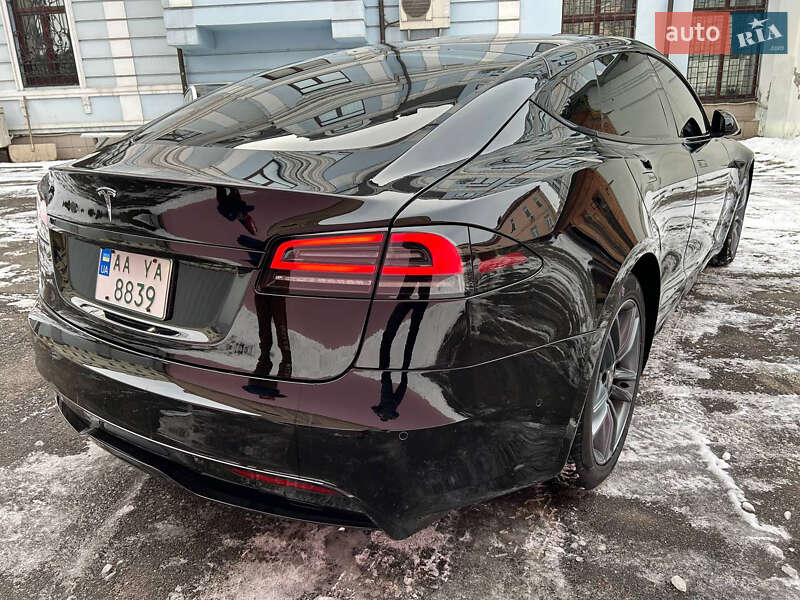 Лифтбек Tesla Model S 2022 в Киеве