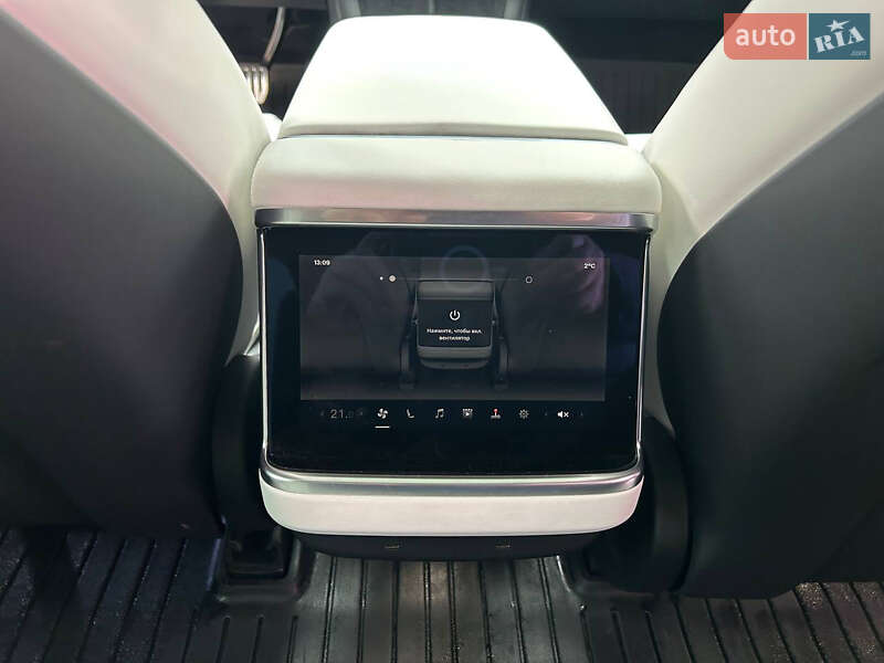 Лифтбек Tesla Model S 2022 в Киеве