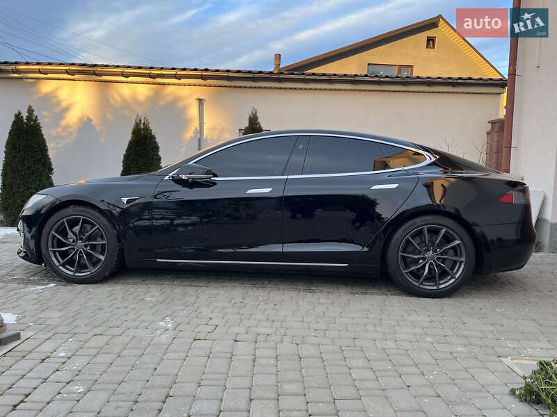 Лифтбек Tesla Model S 2017 в Николаеве