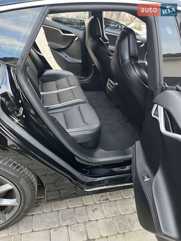 Лифтбек Tesla Model S 2017 в Николаеве