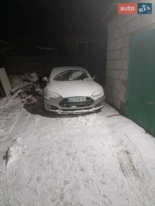 Лифтбек Tesla Model S 2014 в Киеве фото Лифтбек Tesla Model S 2014 в Киеве