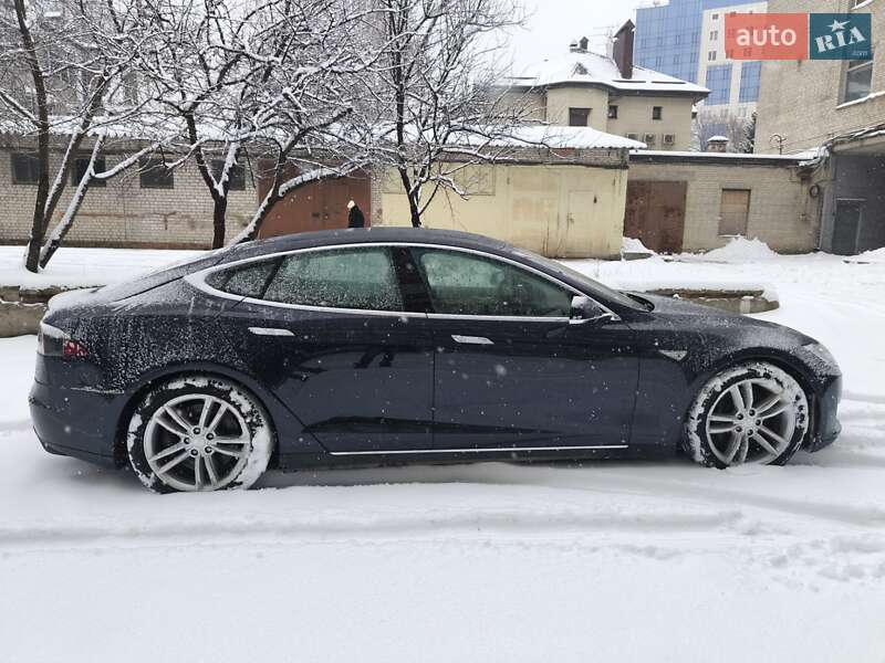 Лифтбек Tesla Model S 2015 в Харькове