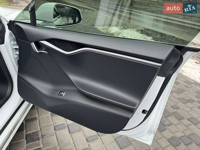 Лифтбек Tesla Model S 2020 в Днепре