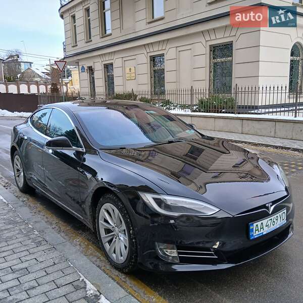 Ліфтбек Tesla Model S 2017 в Києві