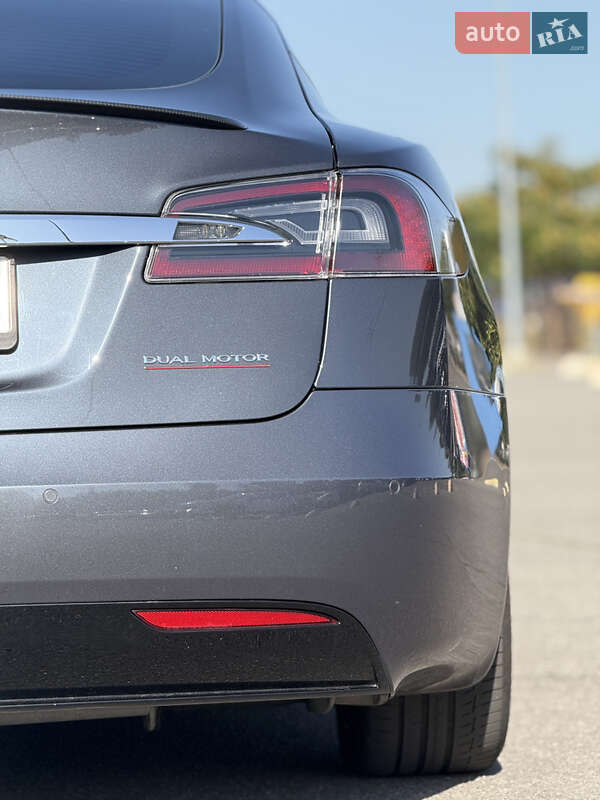 Лифтбек Tesla Model S 2020 в Днепре