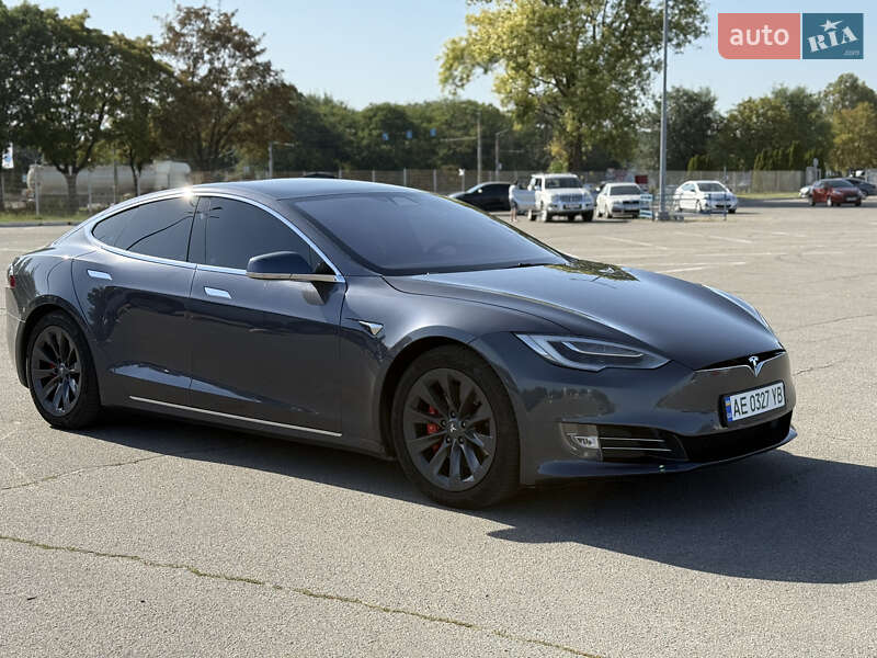 Лифтбек Tesla Model S 2020 в Днепре