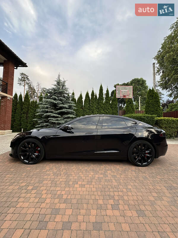 Лифтбек Tesla Model S 2017 в Киеве