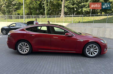 Лифтбек Tesla Model S 2016 в Львове