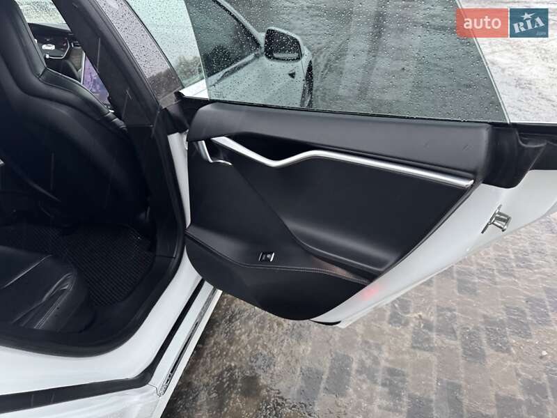 Ліфтбек Tesla Model S 2016 в Бучі фото 34 Ліфтбек Tesla Model S 2016 в Бучі