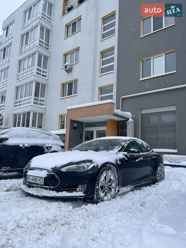 Лифтбек Tesla Model S 2015 в Львове