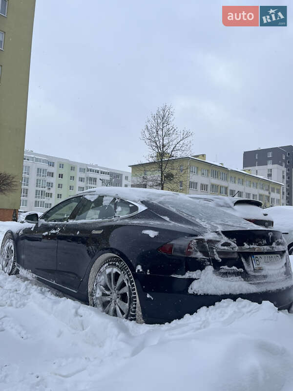 Лифтбек Tesla Model S 2015 в Львове