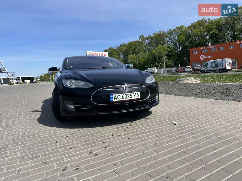 Лифтбек Tesla Model S 2014 в Луцке