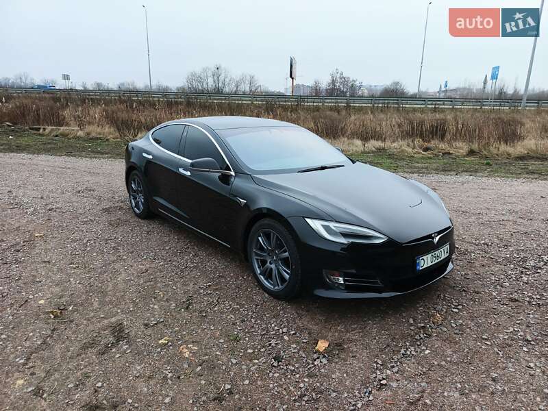 Лифтбек Tesla Model S 2021 в Киеве