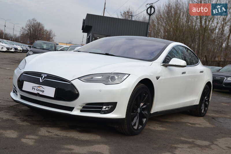 Лифтбек Tesla Model S 2014 в Луцке