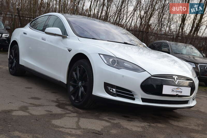 Лифтбек Tesla Model S 2014 в Луцке