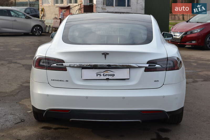 Лифтбек Tesla Model S 2014 в Луцке