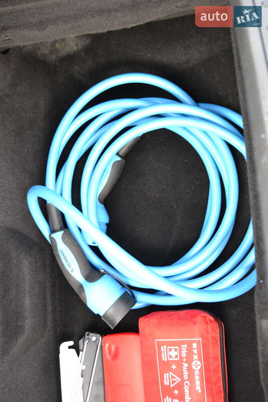 Лифтбек Tesla Model S 2014 в Луцке