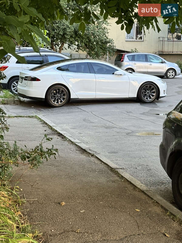 Лифтбек Tesla Model S 2016 в Харькове