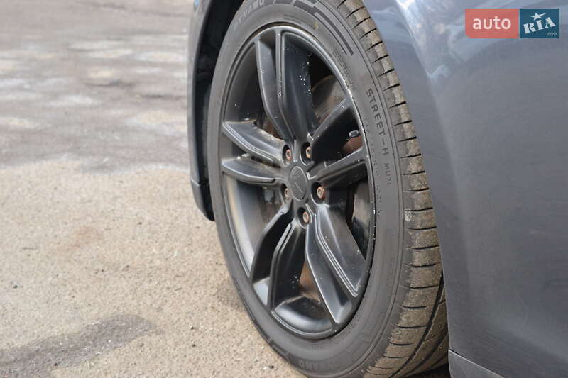 Лифтбек Tesla Model S 2012 в Луцке