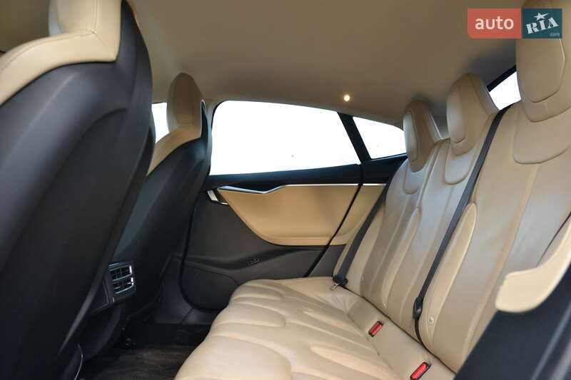 Лифтбек Tesla Model S 2012 в Луцке