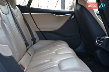 Лифтбек Tesla Model S 2015 в Луцке