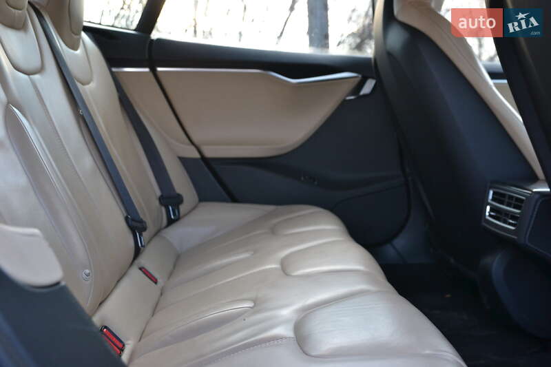 Лифтбек Tesla Model S 2012 в Луцке