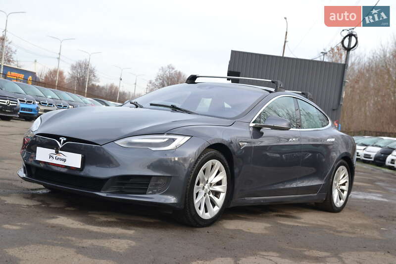 Лифтбек Tesla Model S 2016 в Луцке