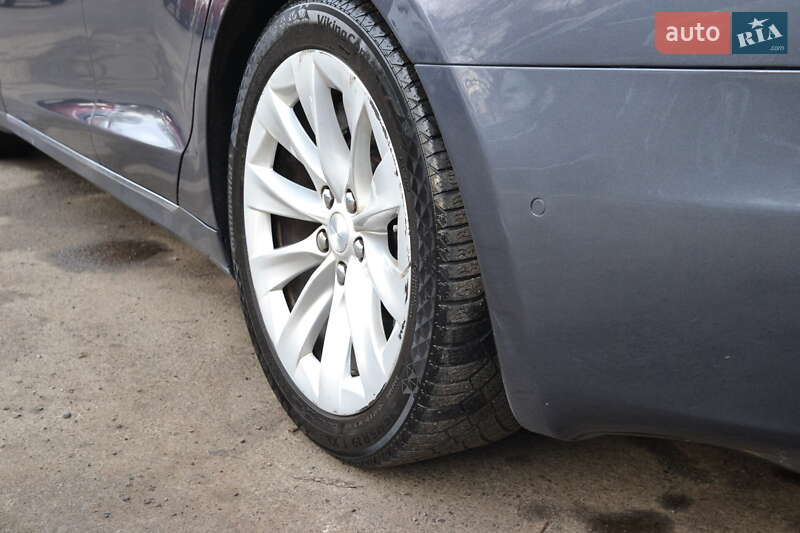 Лифтбек Tesla Model S 2016 в Луцке