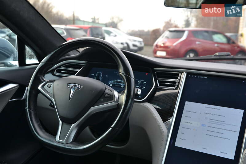 Лифтбек Tesla Model S 2016 в Луцке