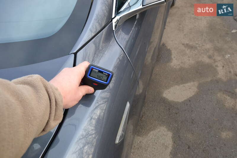 Лифтбек Tesla Model S 2016 в Луцке