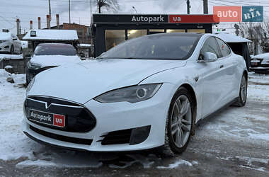 Лифтбек Tesla Model S 2015 в Виннице