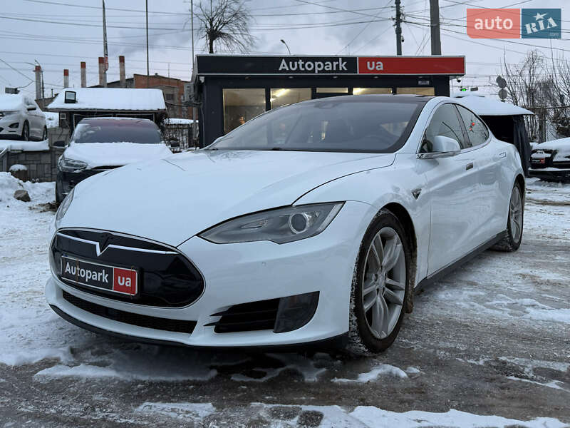 Лифтбек Tesla Model S 2015 в Виннице