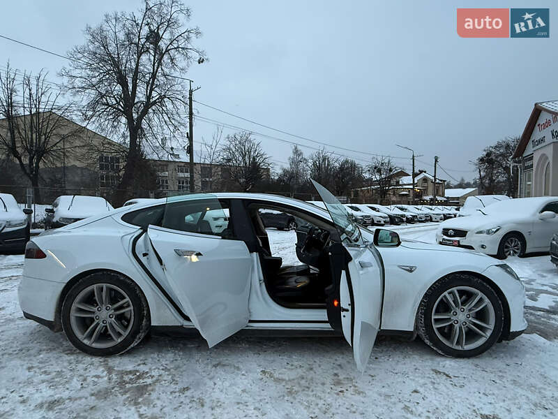 Лифтбек Tesla Model S 2015 в Виннице