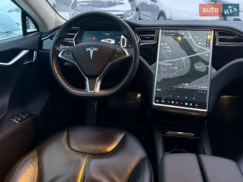 Лифтбек Tesla Model S 2015 в Виннице
