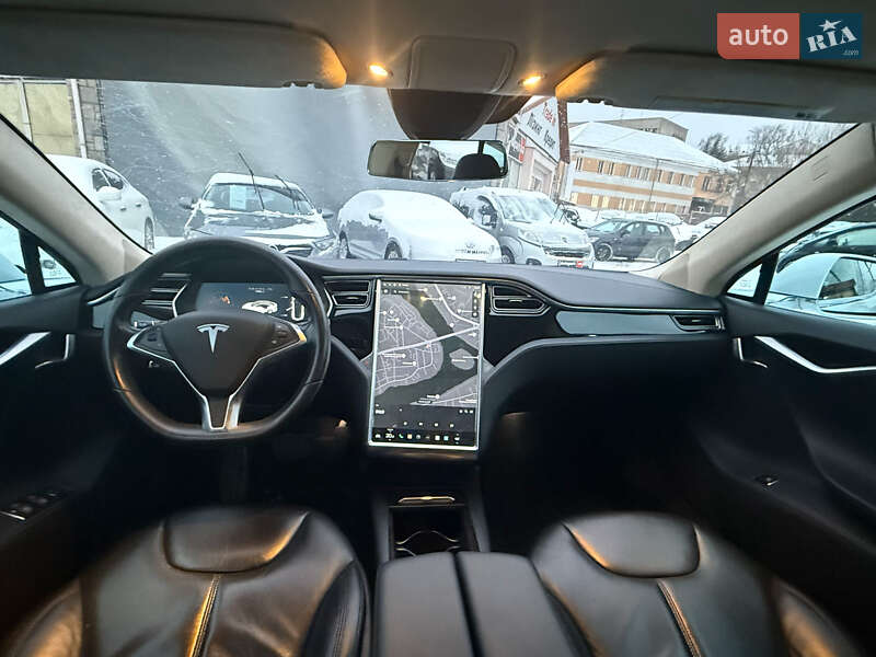 Лифтбек Tesla Model S 2015 в Виннице