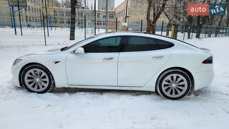 Лифтбек Tesla Model S 2018 в Киеве